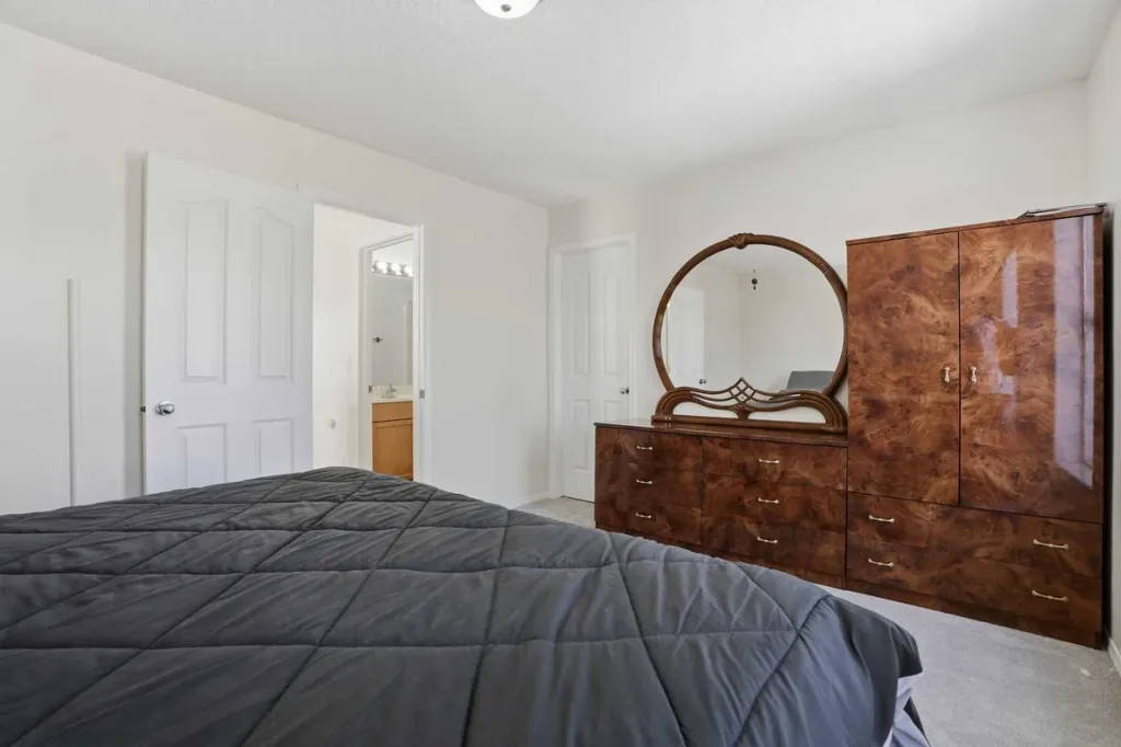 155 Tarington Green NE Calgary AB T3J 3X3