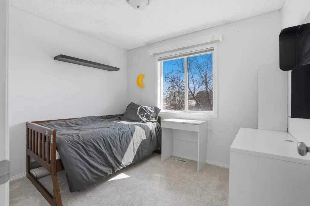 155 Tarington Green NE Calgary AB T3J 3X3