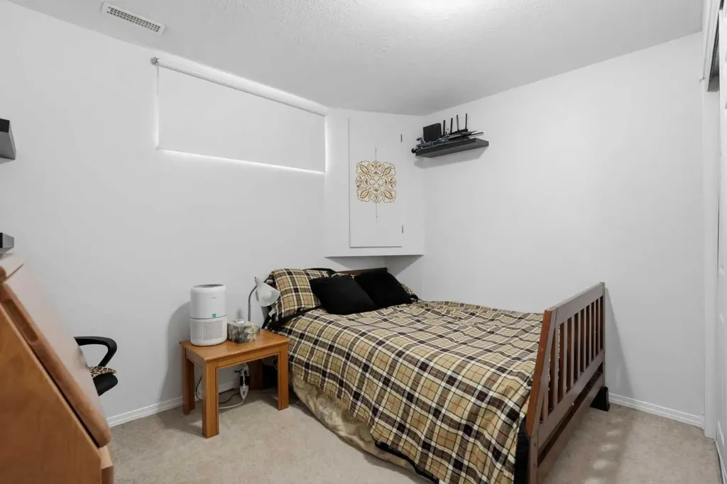 155 Tarington Green NE Calgary AB T3J 3X3