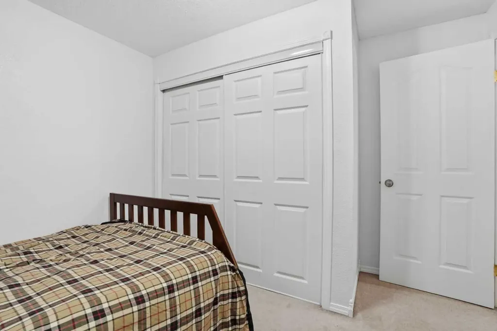 155 Tarington Green NE Calgary AB T3J 3X3