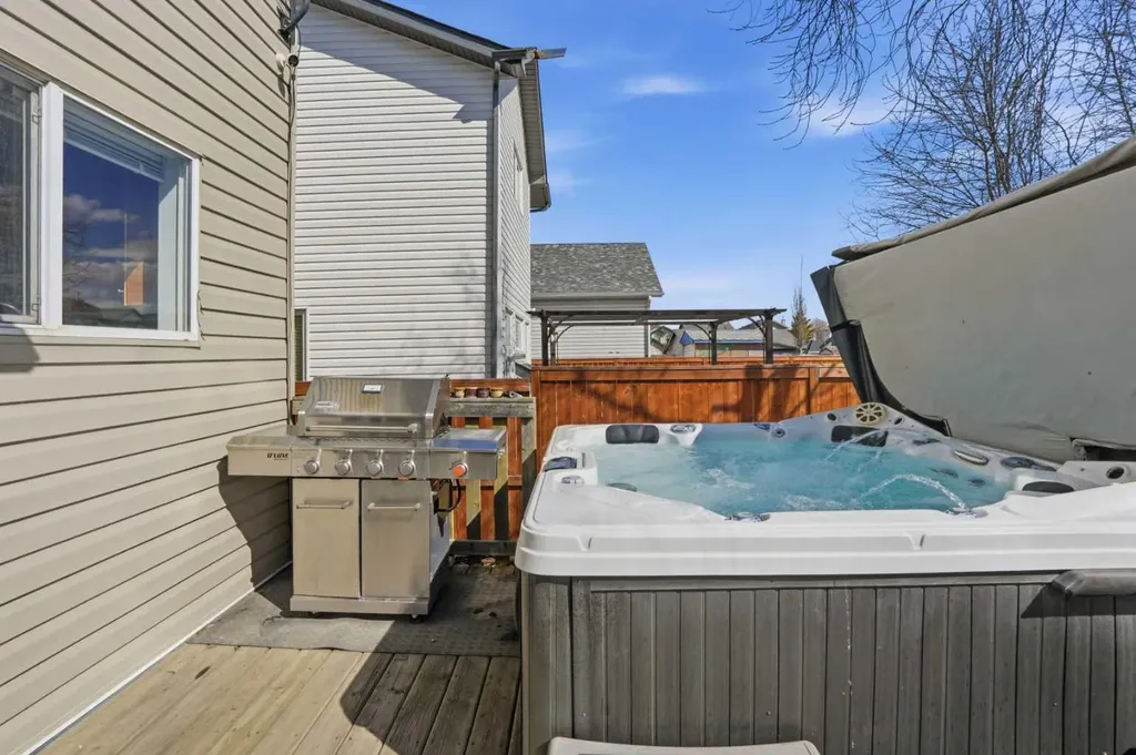 155 Tarington Green NE Calgary AB T3J 3X3