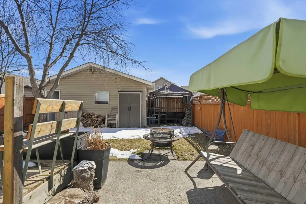155 Tarington Green NE Calgary AB T3J 3X3