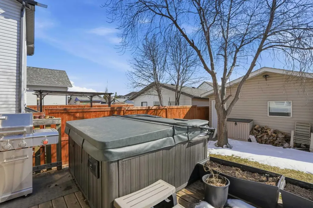 155 Tarington Green NE Calgary AB T3J 3X3