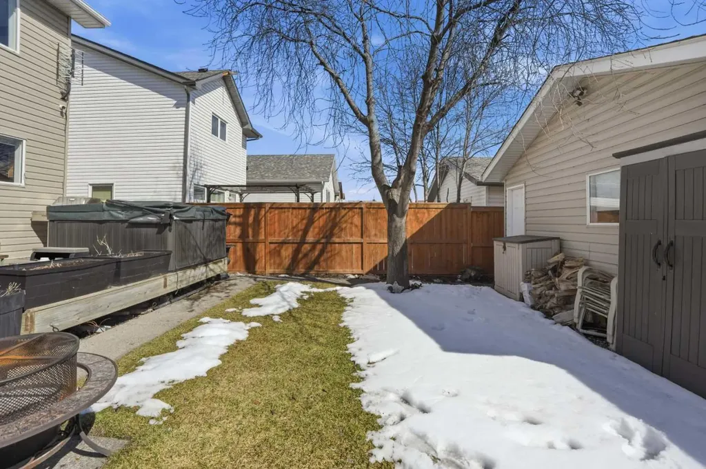 155 Tarington Green NE Calgary AB T3J 3X3