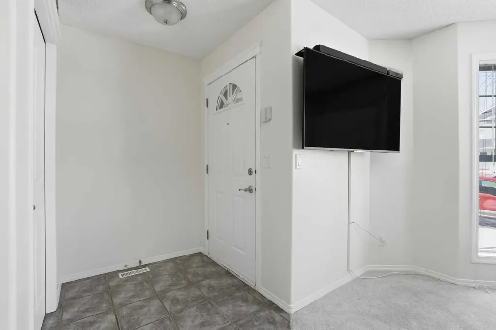 155 Tarington Green NE Calgary AB T3J 3X3