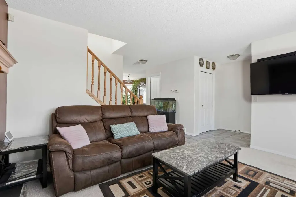 155 Tarington Green NE Calgary AB T3J 3X3