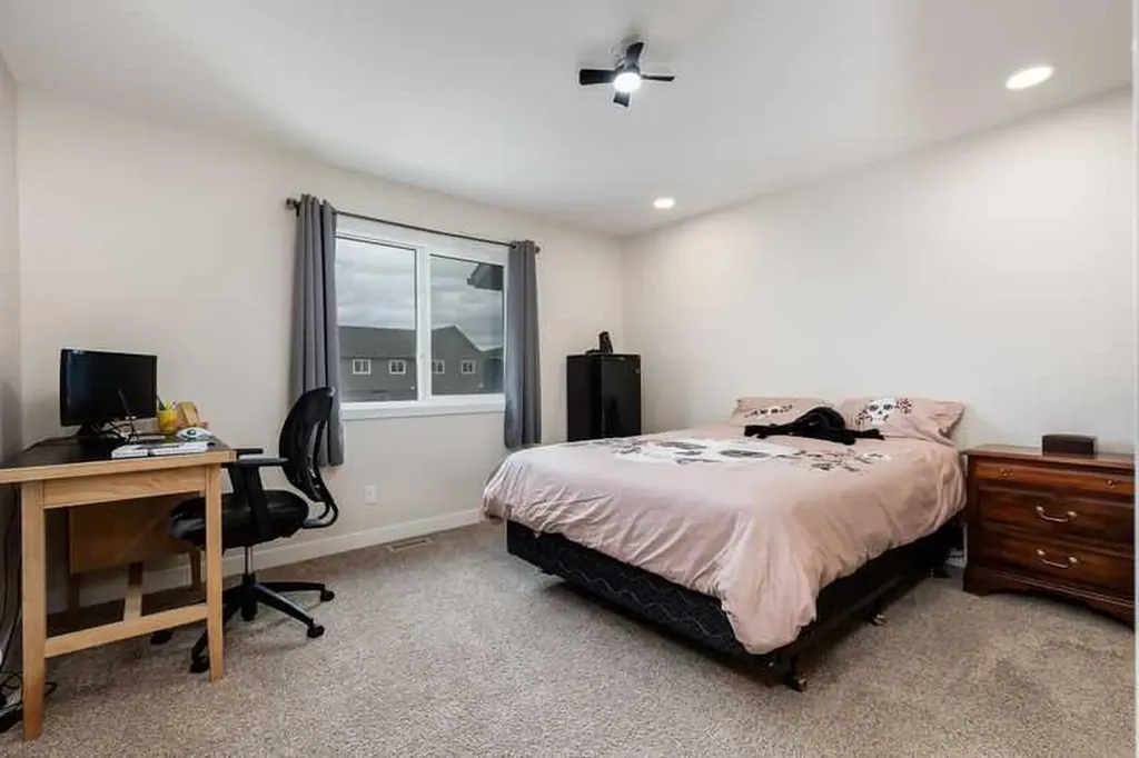 100 Langwell Common SE Airdrie AB T4A 3P4