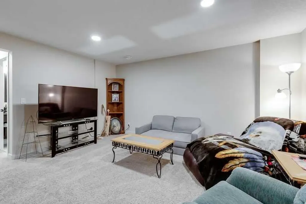 100 Langwell Common SE Airdrie AB T4A 3P4