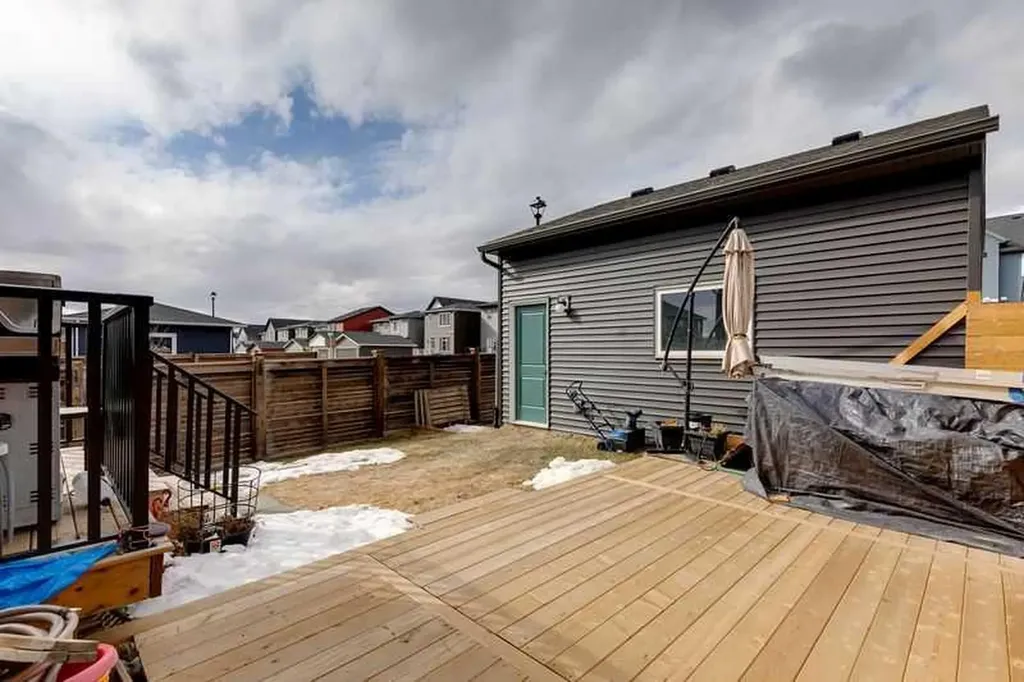 100 Langwell Common SE Airdrie AB T4A 3P4