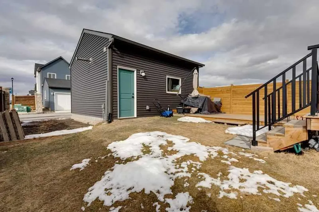 100 Langwell Common SE Airdrie AB T4A 3P4