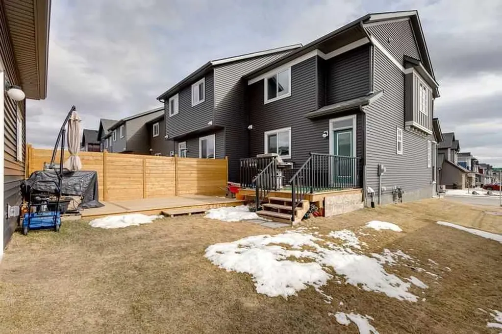 100 Langwell Common SE Airdrie AB T4A 3P4