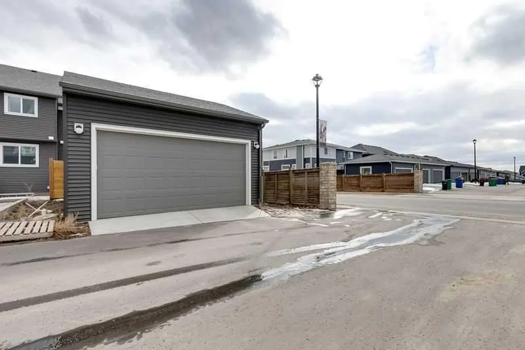 100 Langwell Common SE Airdrie AB T4A 3P4