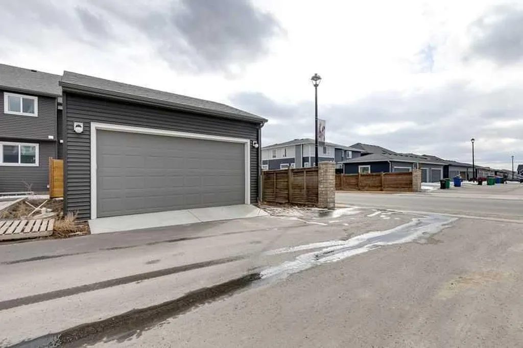 100 Langwell Common SE Airdrie AB T4A 3P4