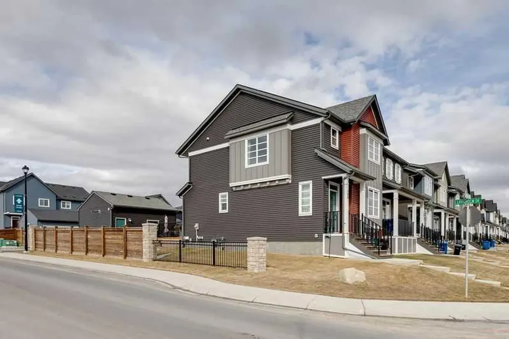 100 Langwell Common SE Airdrie AB T4A 3P4