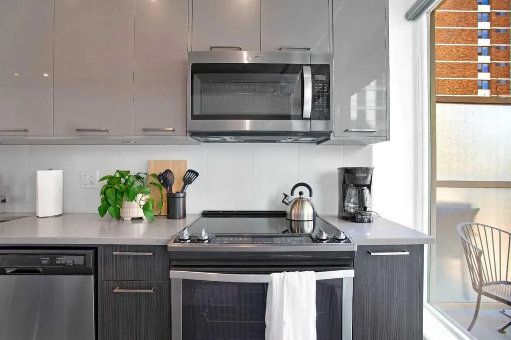624 8 Avenue SE Calgary AB T2G 1S7