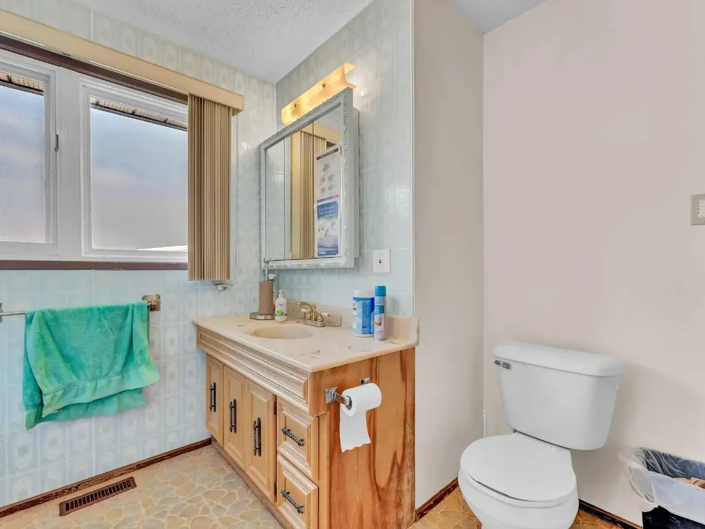 156 & 164 Charles Street Dunmore AB T1B 0K9