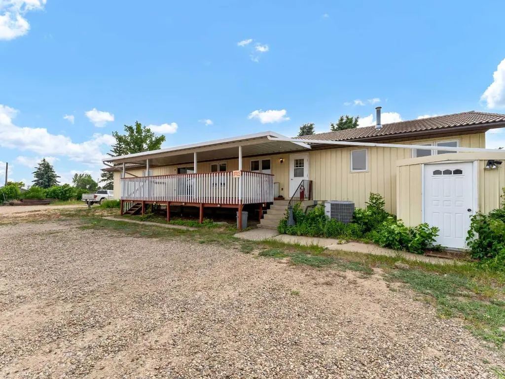 156 & 164 Charles Street Dunmore AB T1B 0K9