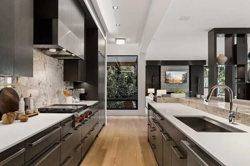 934 Rideau Road SW Calgary AB T2S 0R6