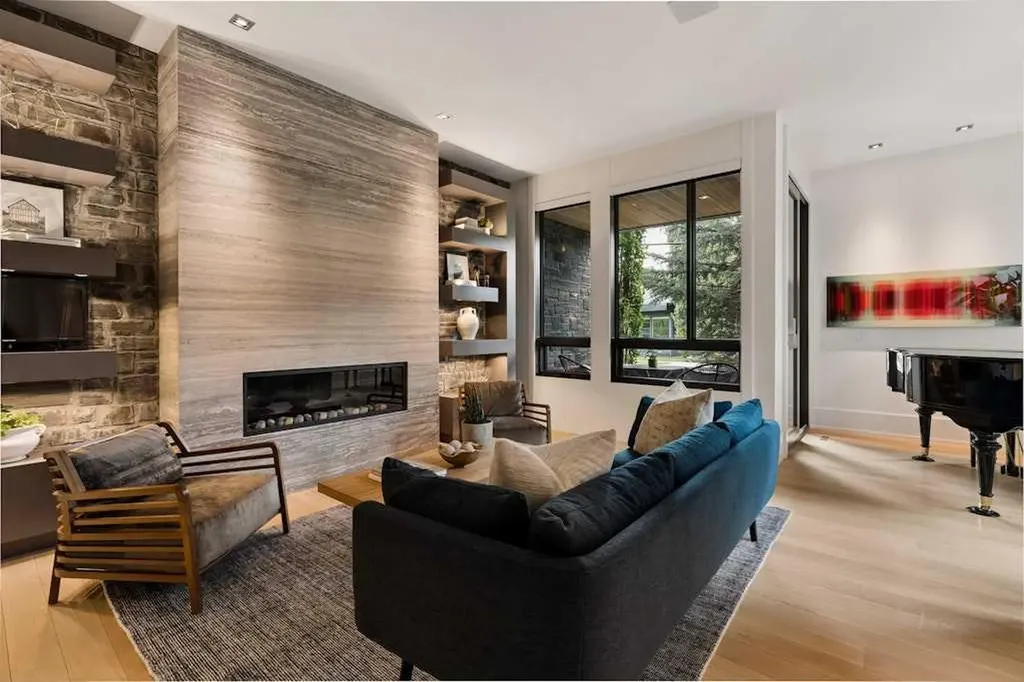 934 Rideau Road SW Calgary AB T2S 0R6