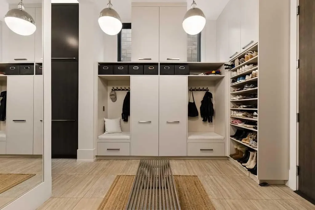 934 Rideau Road SW Calgary AB T2S 0R6