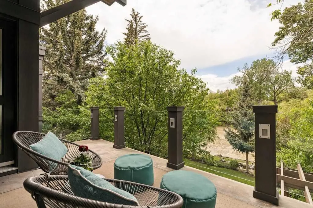 934 Rideau Road SW Calgary AB T2S 0R6