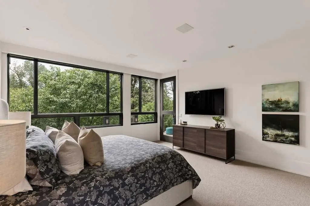 934 Rideau Road SW Calgary AB T2S 0R6