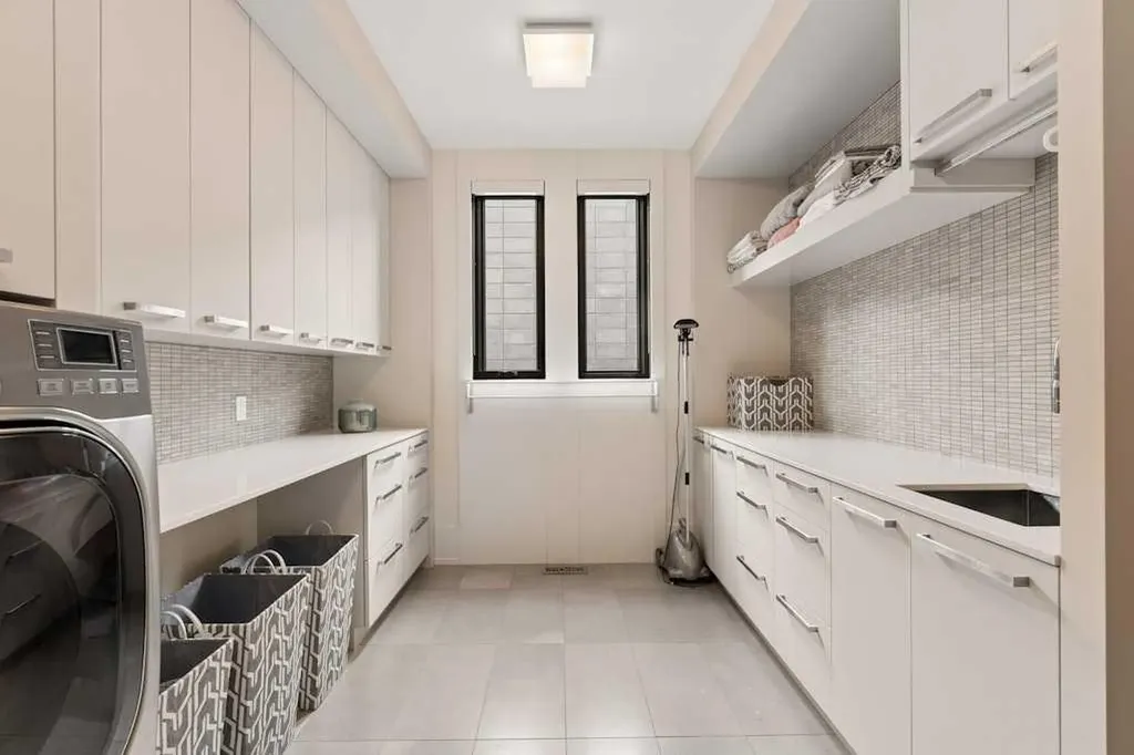 934 Rideau Road SW Calgary AB T2S 0R6