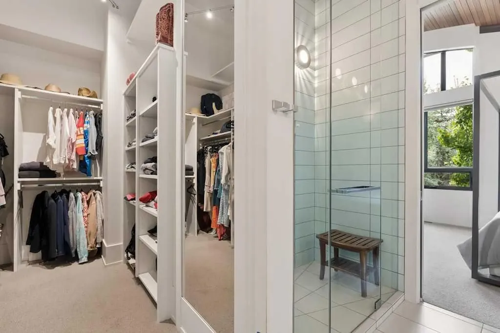 934 Rideau Road SW Calgary AB T2S 0R6