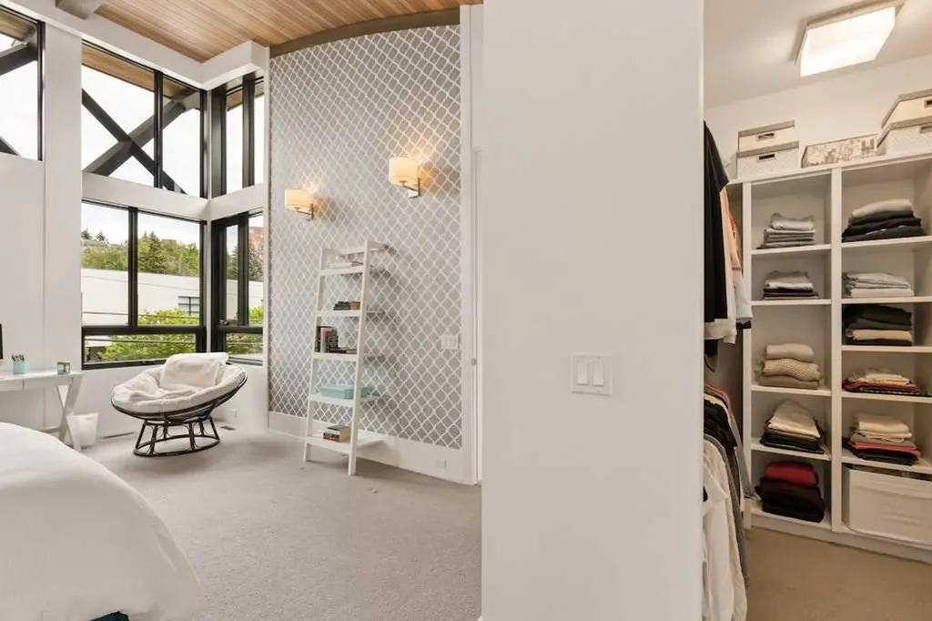 934 Rideau Road SW Calgary AB T2S 0R6
