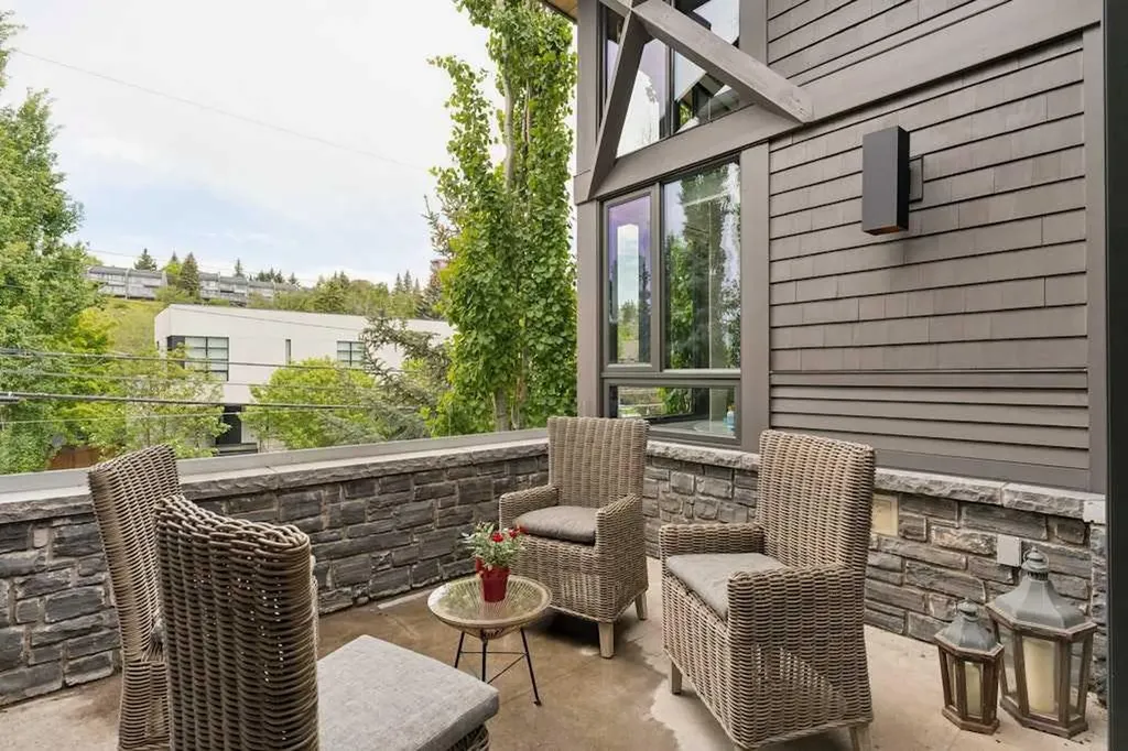 934 Rideau Road SW Calgary AB T2S 0R6