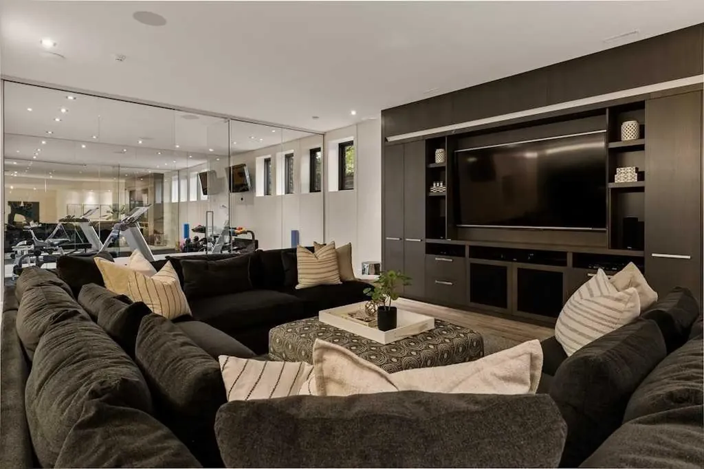 934 Rideau Road SW Calgary AB T2S 0R6