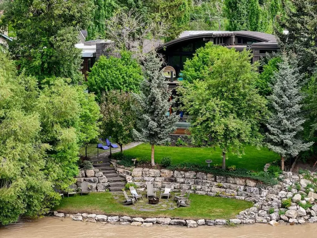 934 Rideau Road SW Calgary AB T2S 0R6