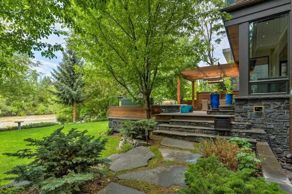 934 Rideau Road SW Calgary AB T2S 0R6