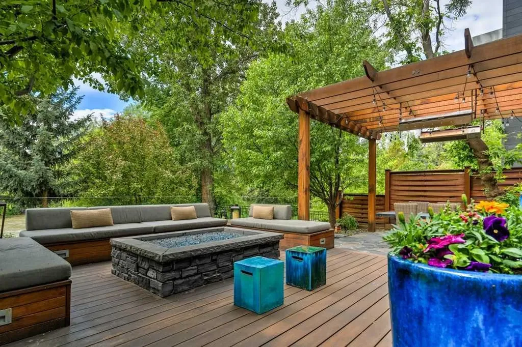 934 Rideau Road SW Calgary AB T2S 0R6