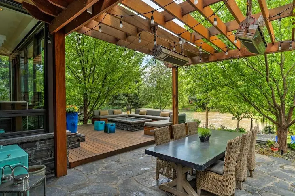 934 Rideau Road SW Calgary AB T2S 0R6