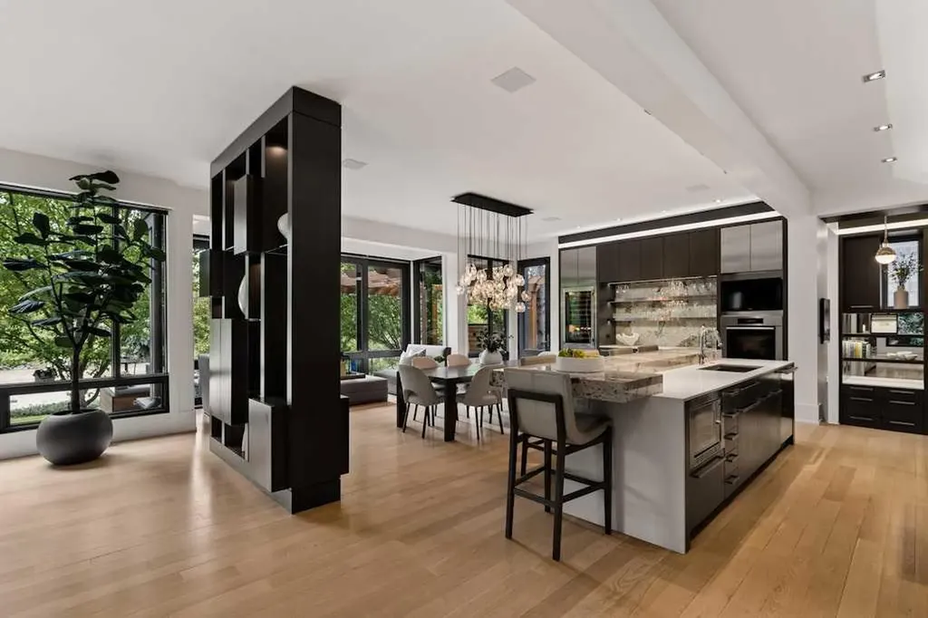 934 Rideau Road SW Calgary AB T2S 0R6
