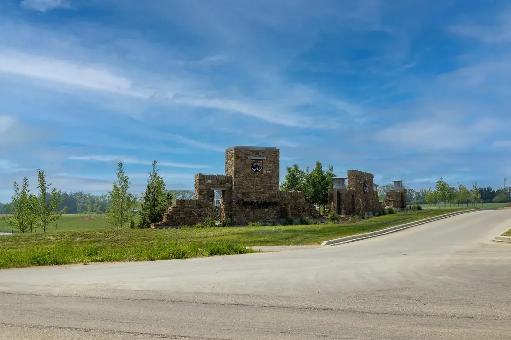 51 Gray Close Sylvan Lake AB T4S 2N8