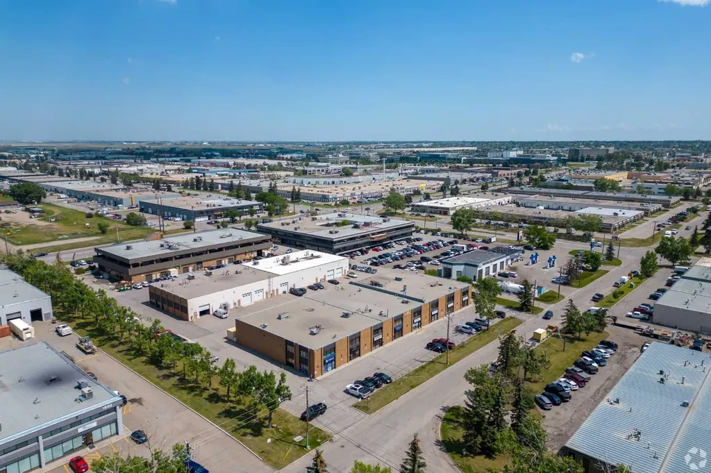 1916B 30 Avenue NE Calgary AB T2E 7B2