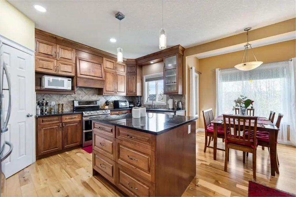 115 Kincora View NW Calgary AB T3R 1M3