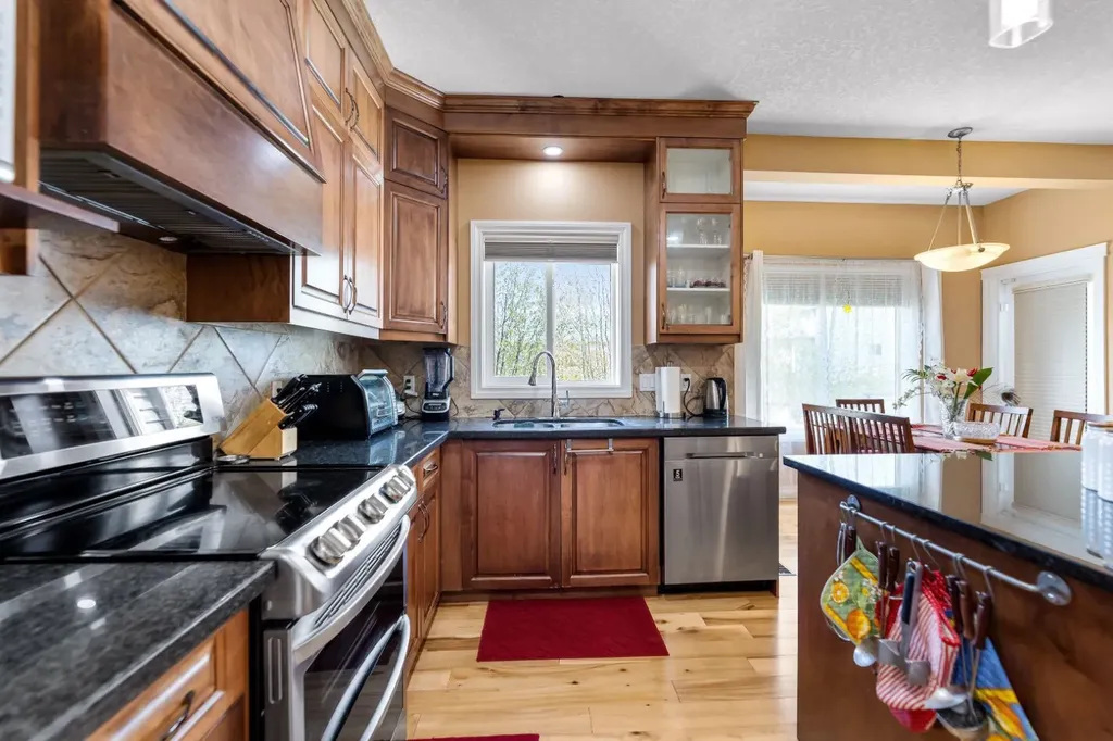 115 Kincora View NW Calgary AB T3R 1M3