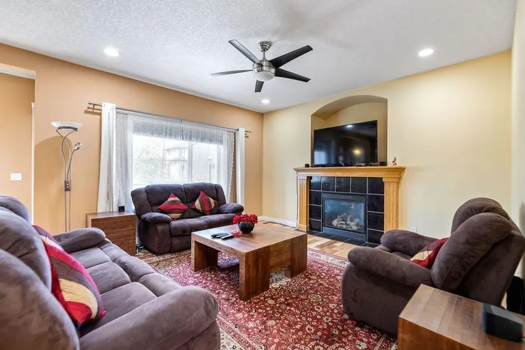 115 Kincora View NW Calgary AB T3R 1M3