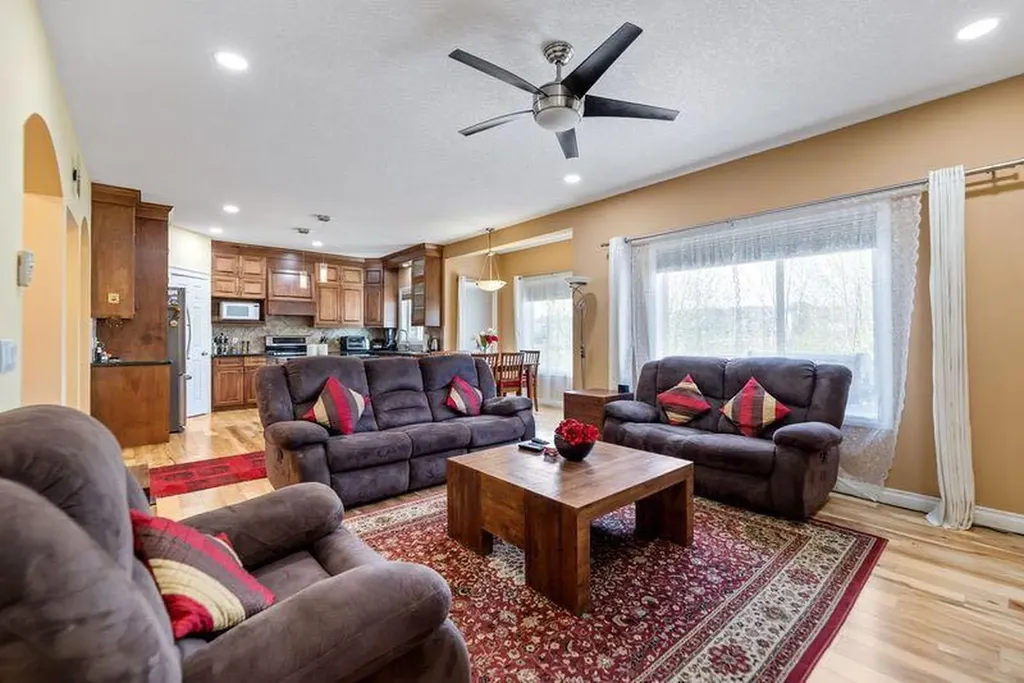115 Kincora View NW Calgary AB T3R 1M3