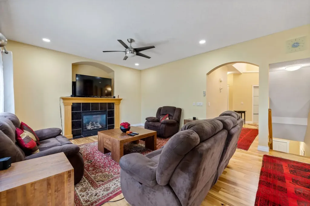 115 Kincora View NW Calgary AB T3R 1M3