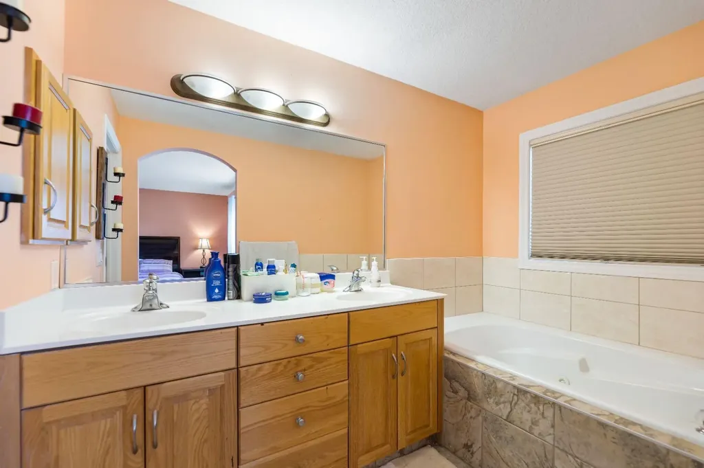 115 Kincora View NW Calgary AB T3R 1M3