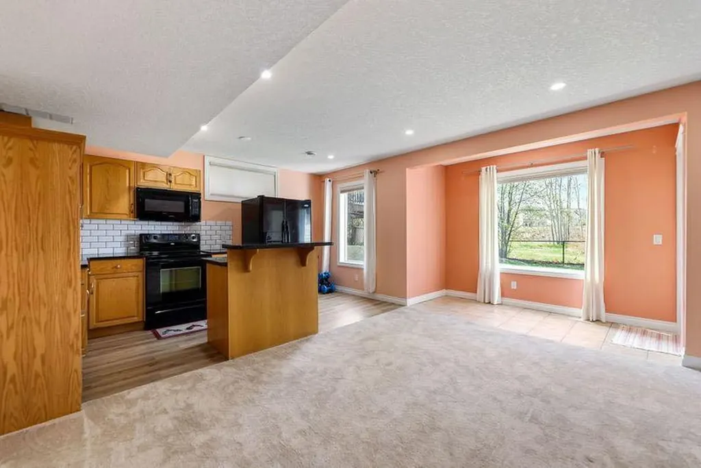 115 Kincora View NW Calgary AB T3R 1M3