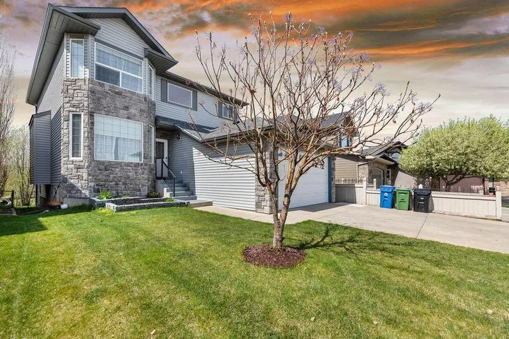 115 Kincora View NW Calgary AB T3R 1M3