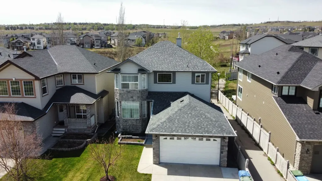 115 Kincora View NW Calgary AB T3R 1M3