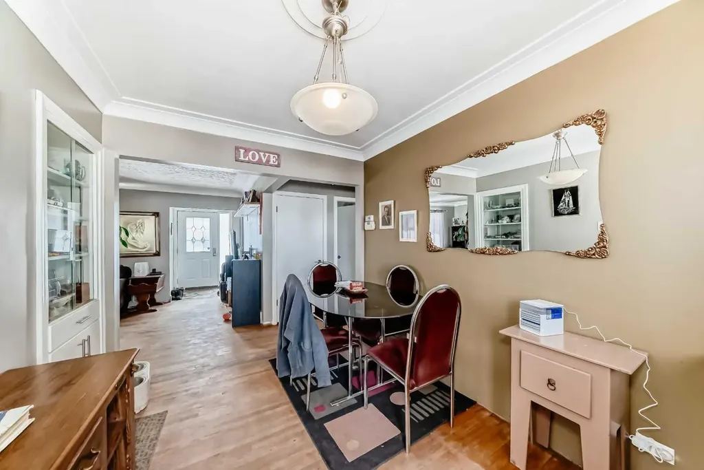 440 36 Avenue NW Calgary AB T2K 0C3