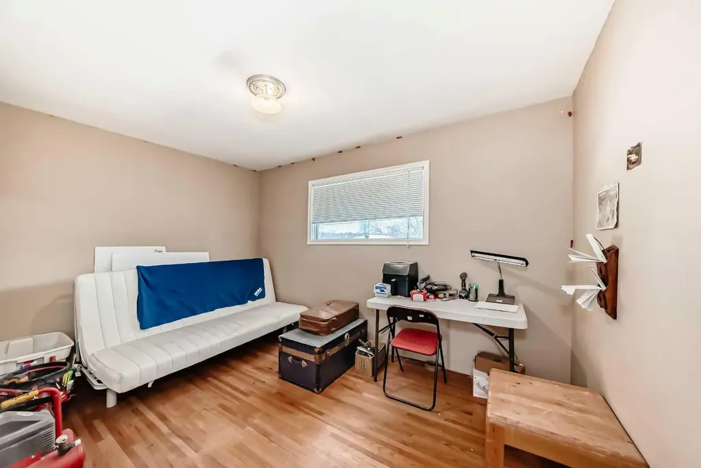 440 36 Avenue NW Calgary AB T2K 0C3