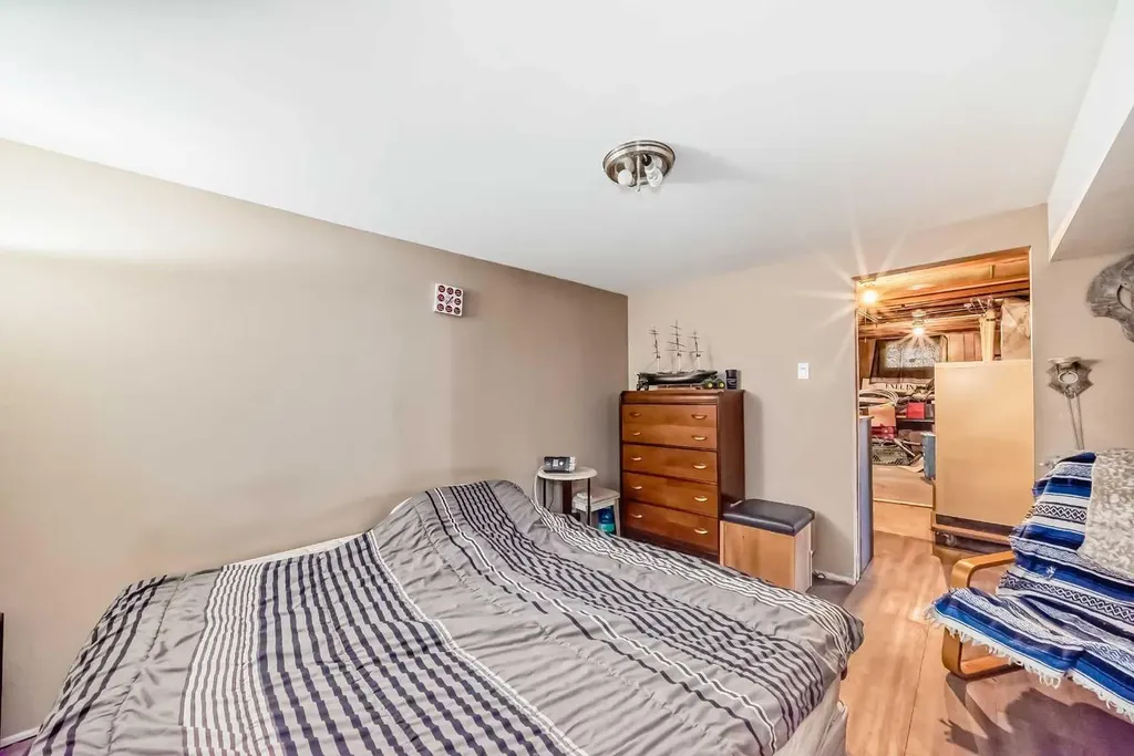 440 36 Avenue NW Calgary AB T2K 0C3